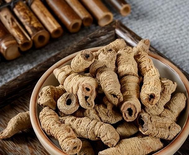 男人下巴长痘痘是什么原因 揭秘导致男人下巴长痘痘7大元凶